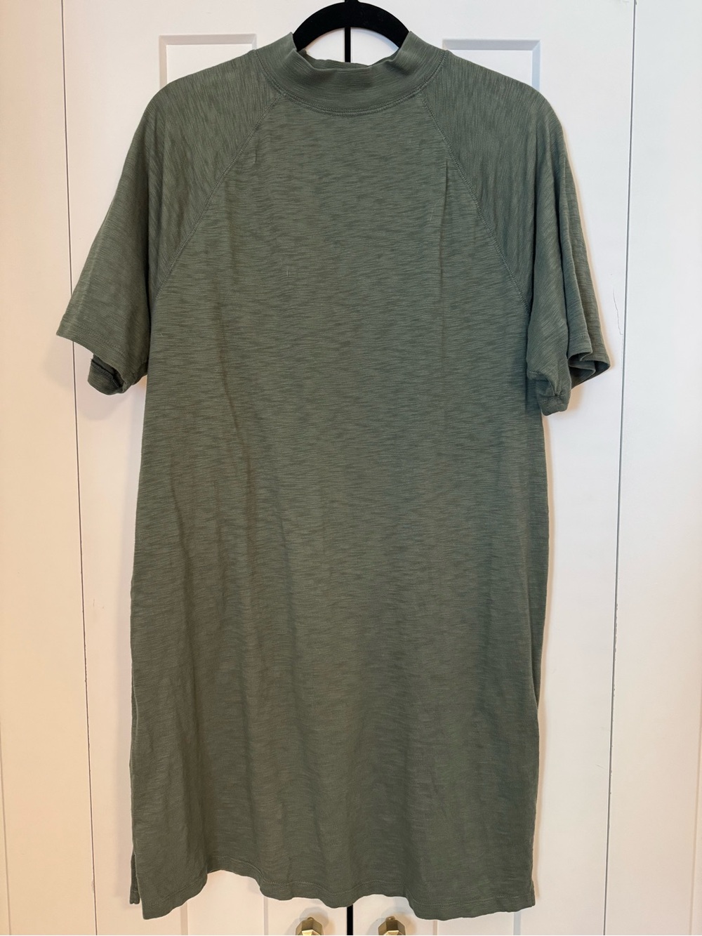 Universal Thread Mock Neck Short Sleeve Dress Green